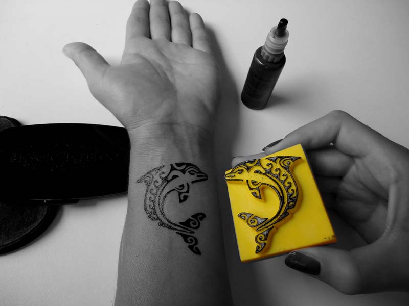 magic-tattoo-tatouage-temporaire-ephemere-resine-encre-etape03.jpg
